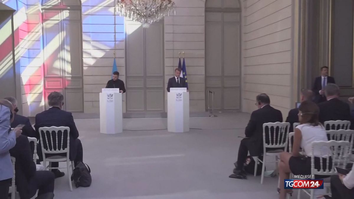 Volenterosi, Zelensky: "La principale garanzia è aiutare l