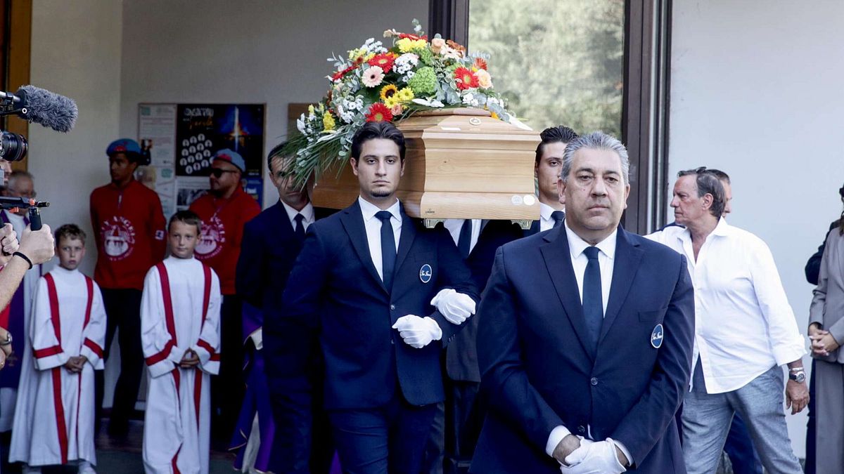 Emilio Fede'ye veda, Segrate'de gazetecinin cenazesini kutladı