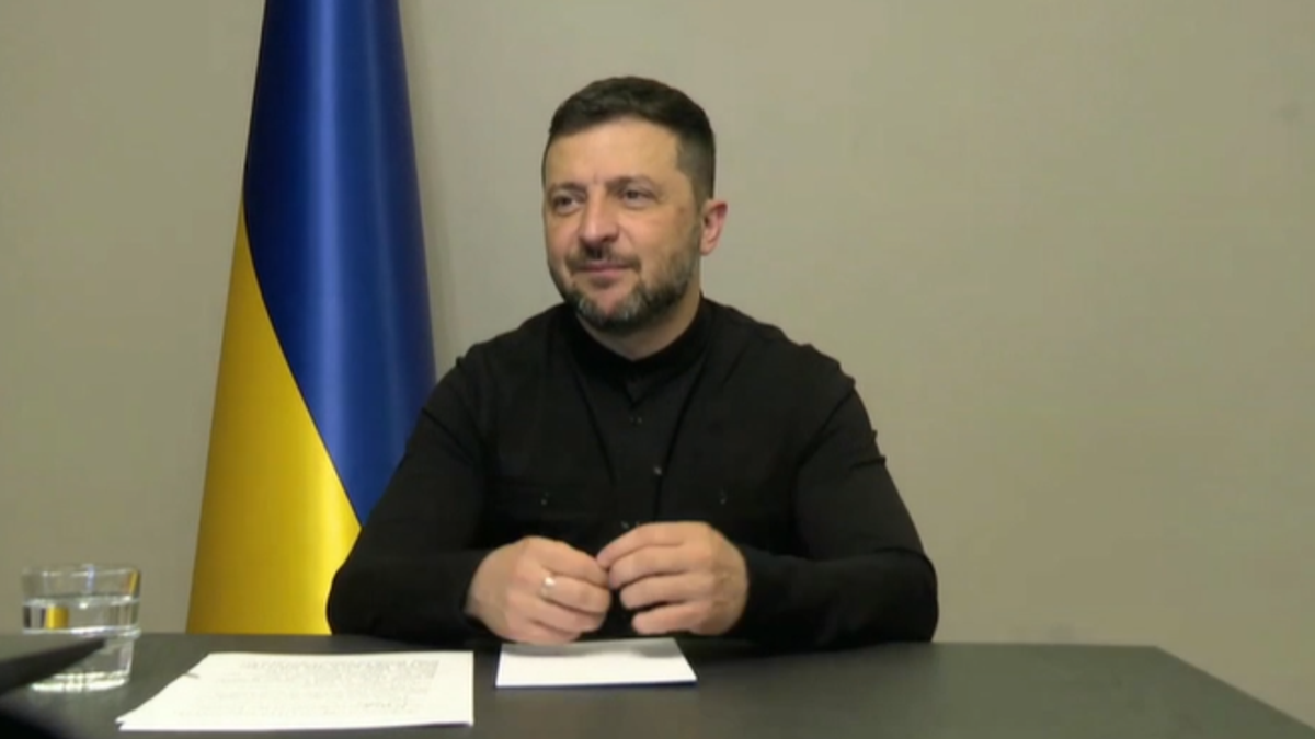 Putin: "Le truppe occidentali in Ucraina sarebbero un bersaglio" | Zelensky a Cernobbio: "Le garanzie di sicurezza inizino subito"