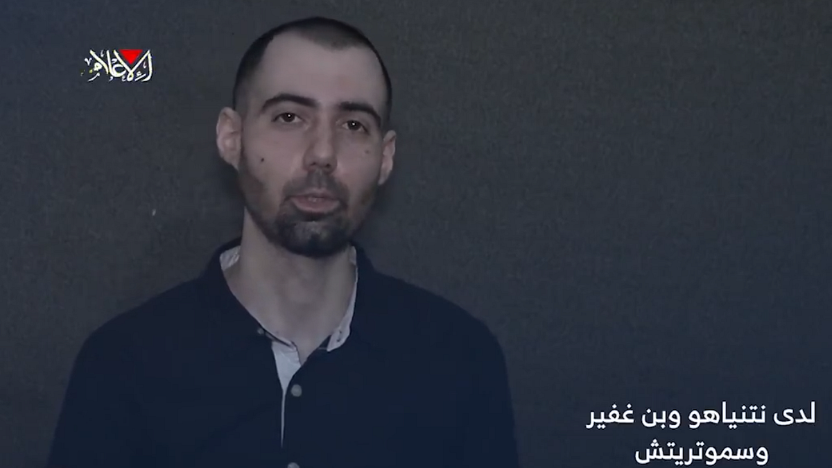 katz a gaza stiamo aprendo le porte dell inferno hamas diffonde il video di due ostaggi