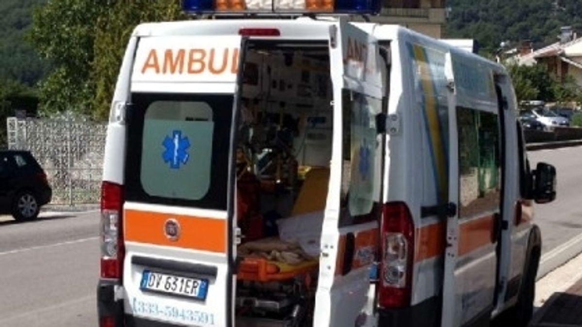 Sinopoli (Reggio Calabria), camion investe operai: un morto e due feriti