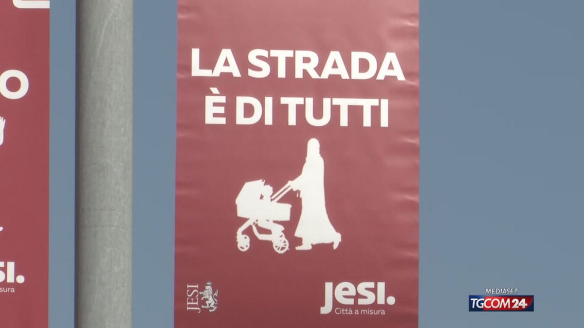 "Sul cartello stradale c