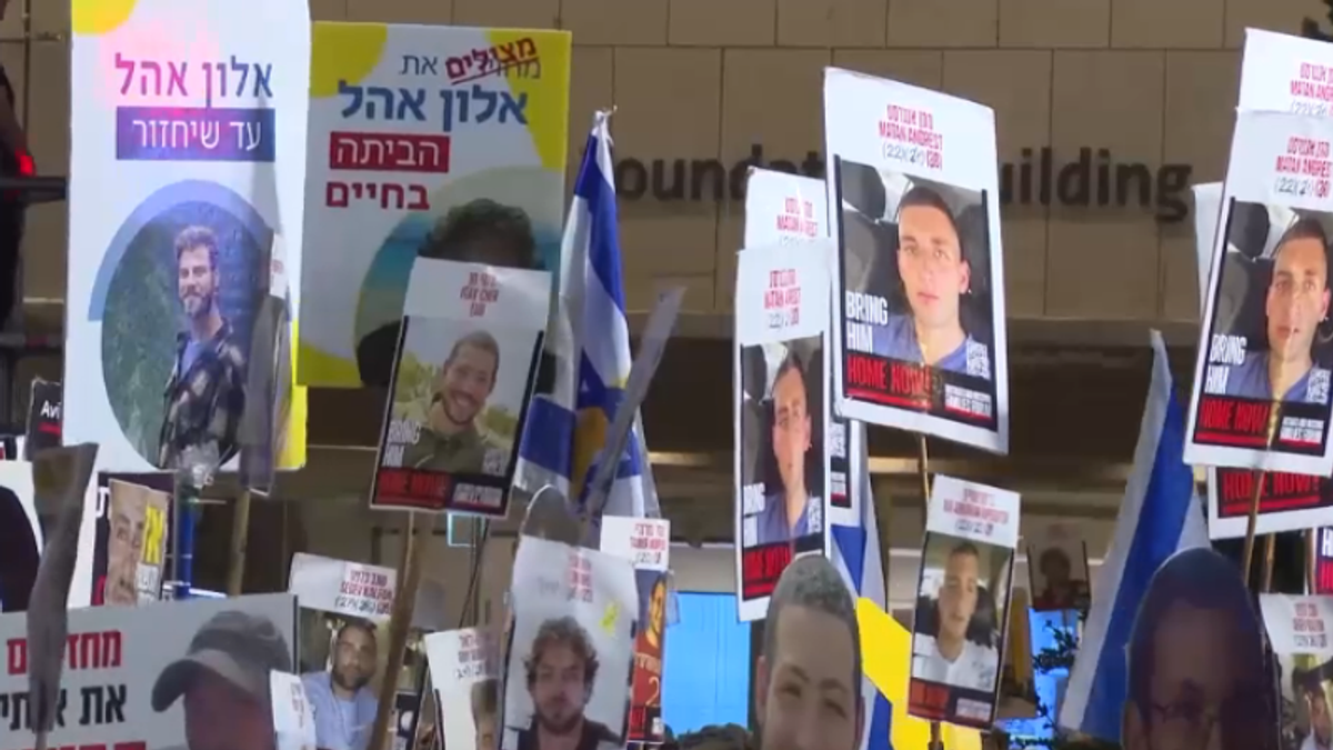 Gerusalemme, in migliaia sotto casa di Netanyahu per la liberazione degli ostaggi | Trump: "Temo che alcuni ostaggi siano morti"