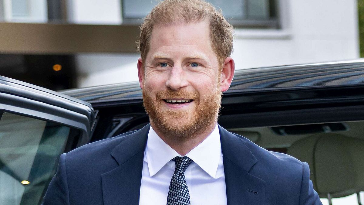 Harry porta i fiori sulla tomba di Elisabetta, nessun incontro con William