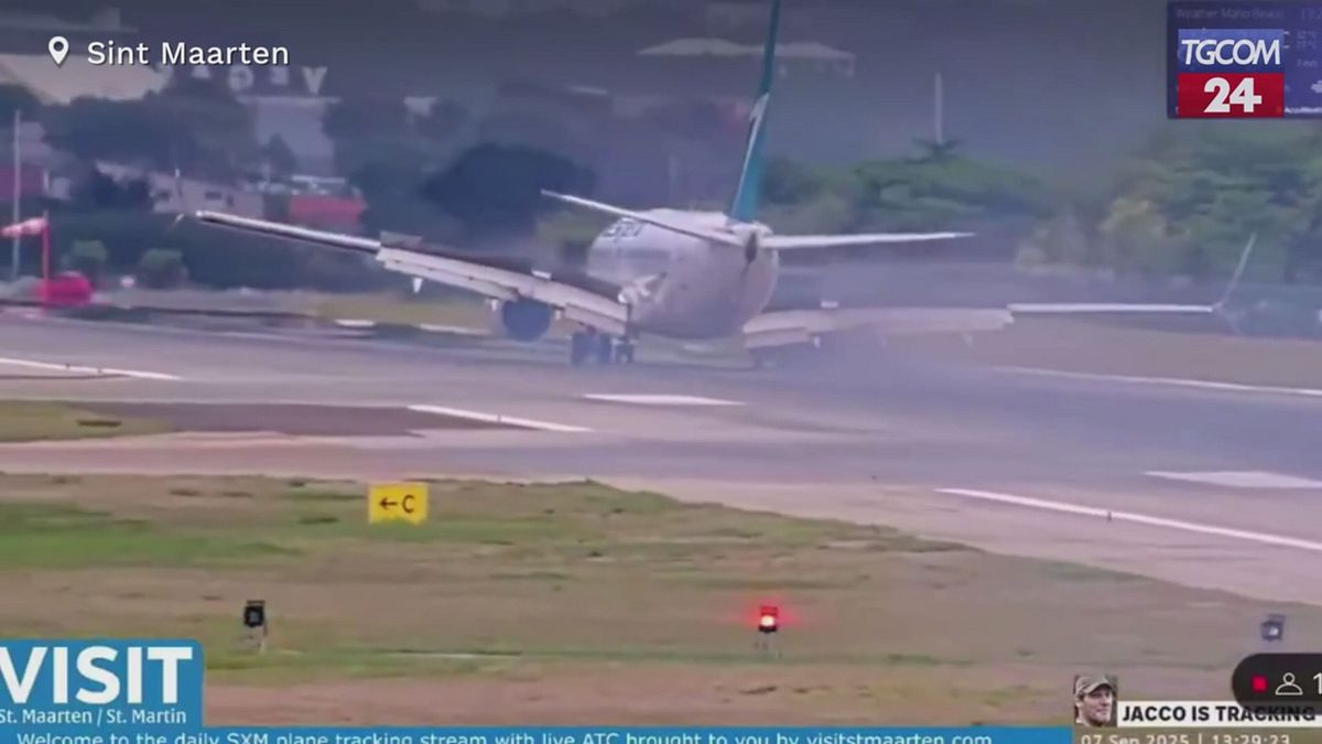 sint maarten aereo atterra senza carrello passeggeri illesi
