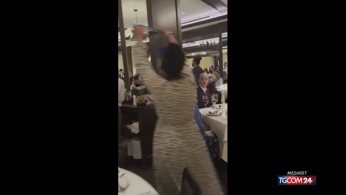 incursione di attivisti propal alla cena di trump