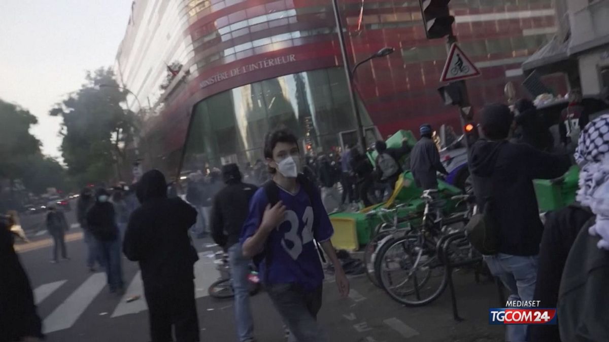 blocchiamo tutto proteste a parigi