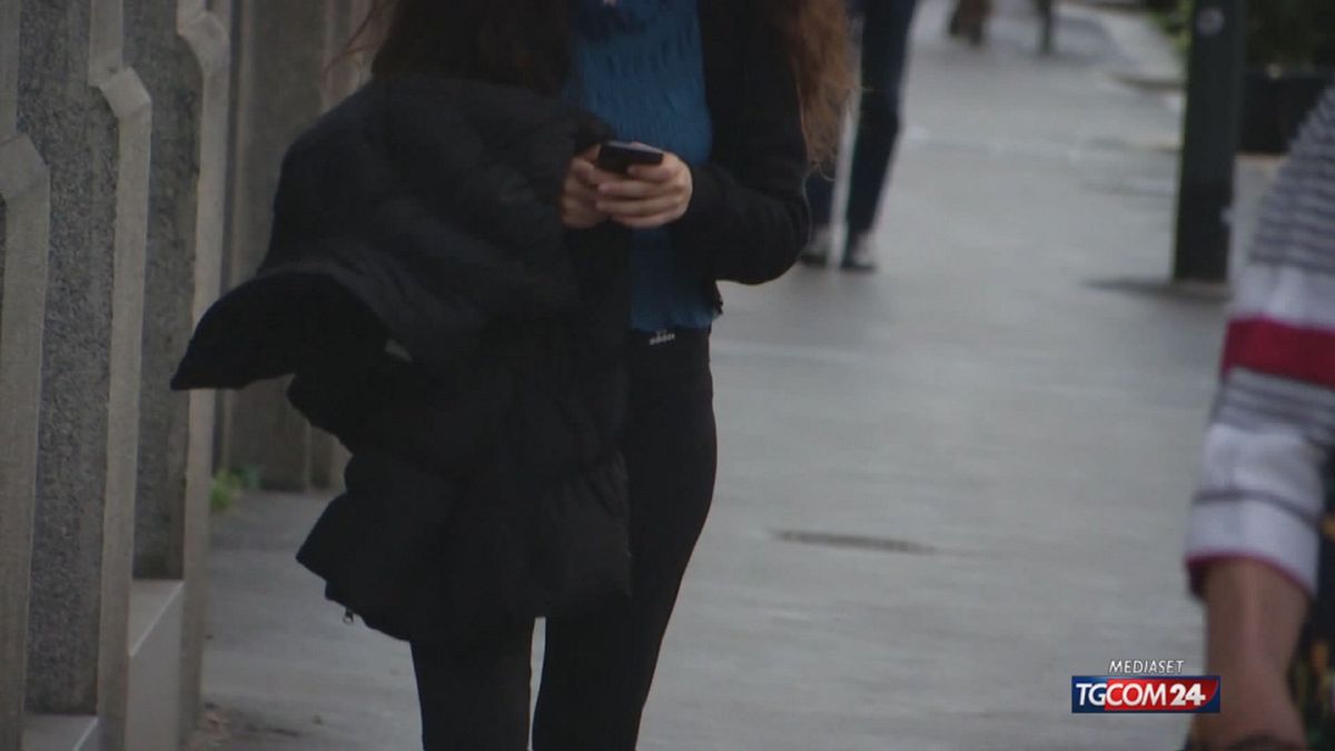 suicidi i dati di telefono amico preoccupa la fascia d et224 tra i 26 e i 35 anni
