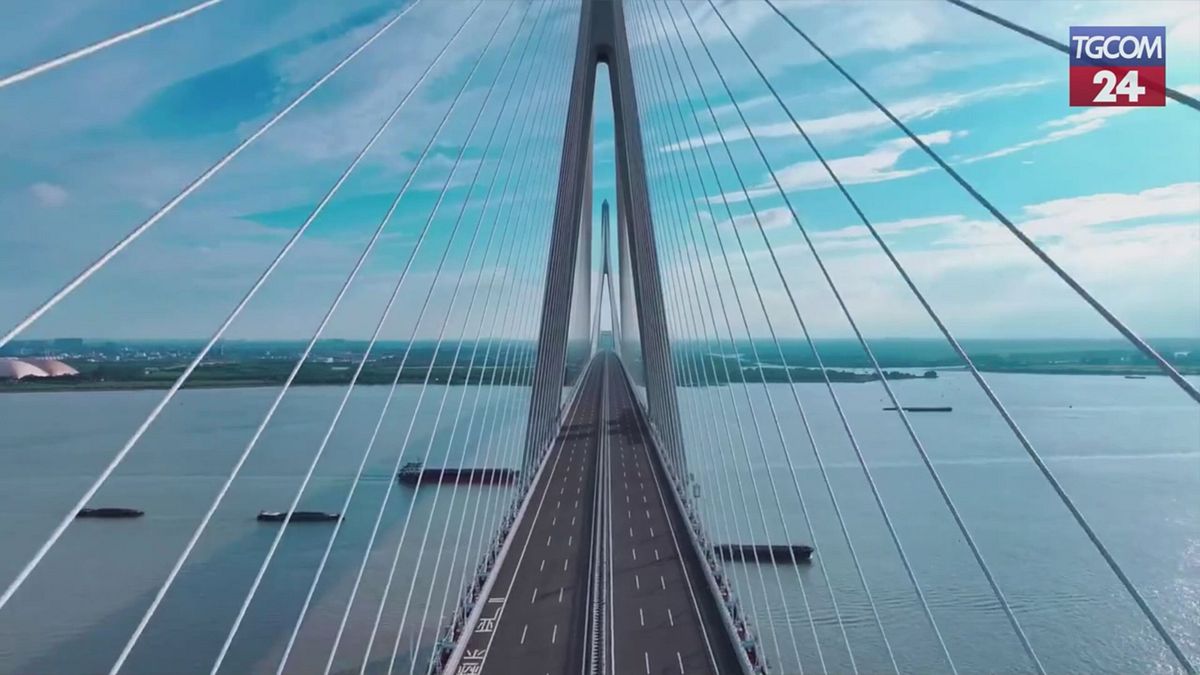 cina inaugurato il ponte sospeso strallato pi249 lungo del mondo