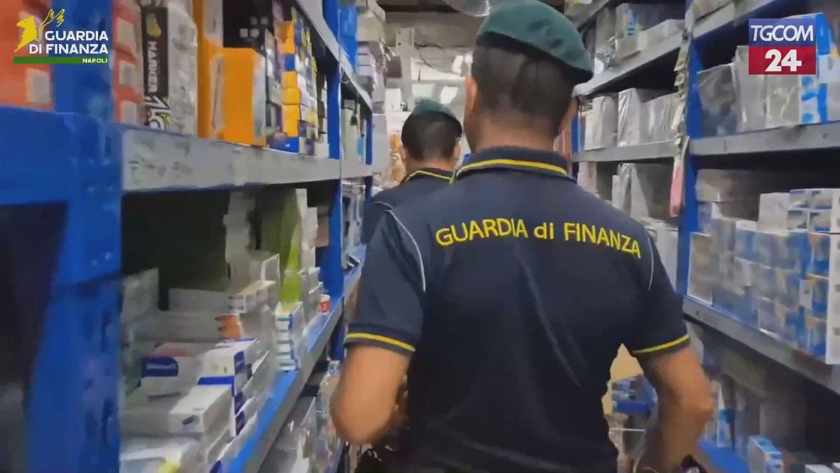 Sequestrati quasi 100mila prodotti scolastici illegali tra Napoli e provincia