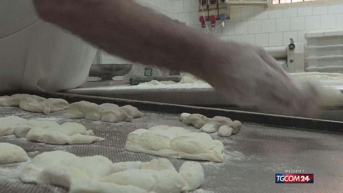 Sindaco perde il lavoro, lo assume il panettiere