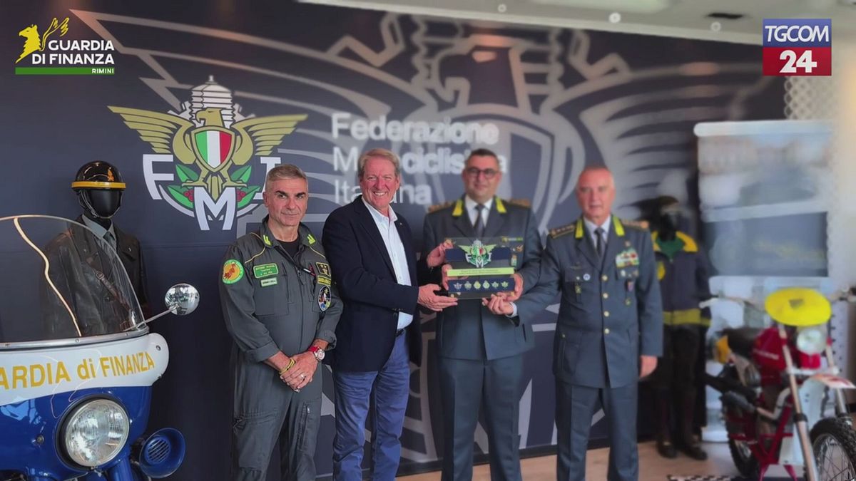 MotoGp, guardia di finanza al Gran Premio di Rimini: veicoli storici in mostra