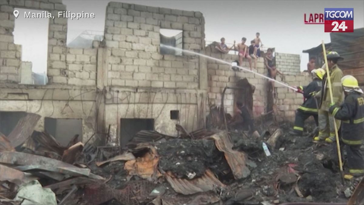 Filippine, incendio a Manila: oltre mille famiglie sfollate