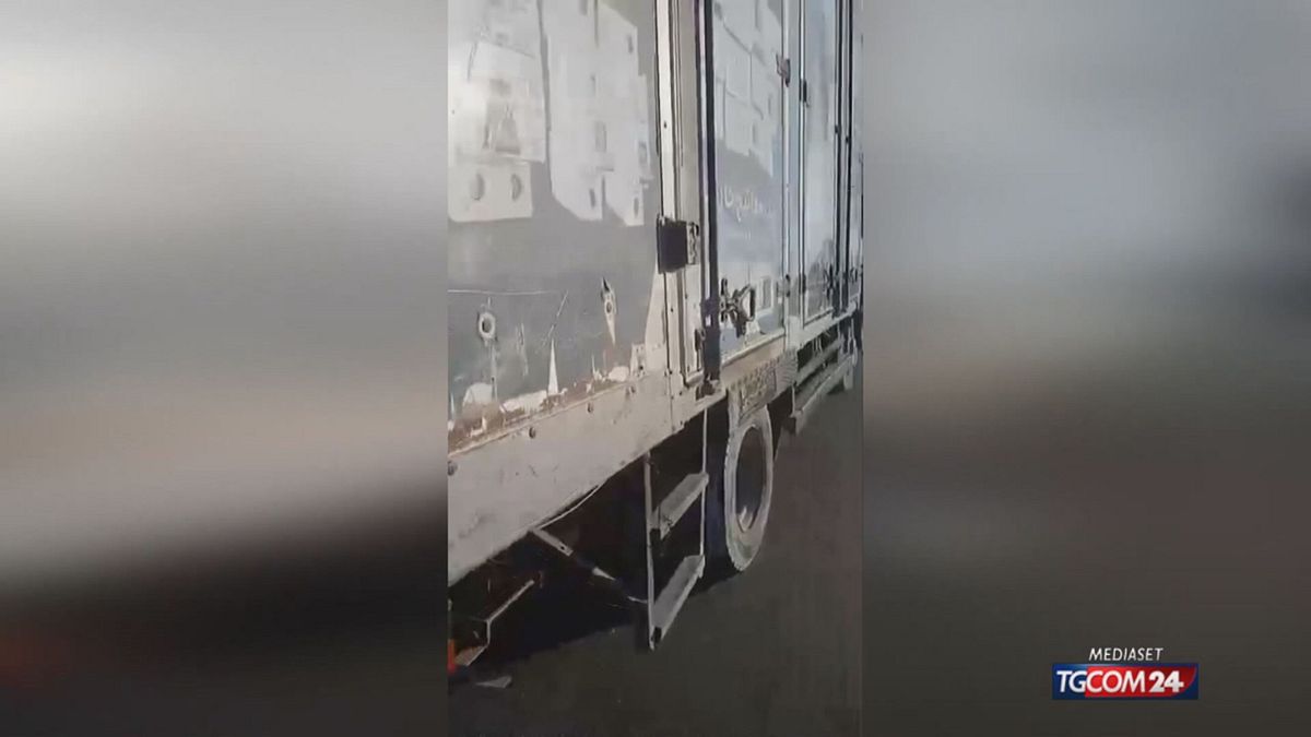 Gaza, la fuga di Feryal verso sud: "Non ho portato nulla con me, ho camminato per otto ore"