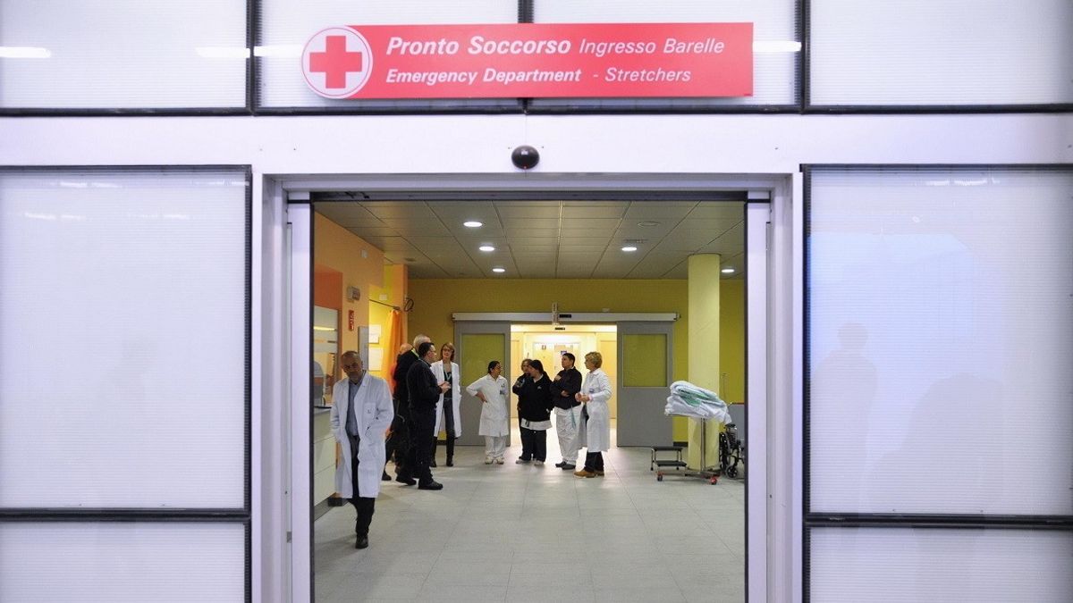 Stezzano (Bergamo), cliente insegue sospetto truffatore di un supermercato: travolto in auto