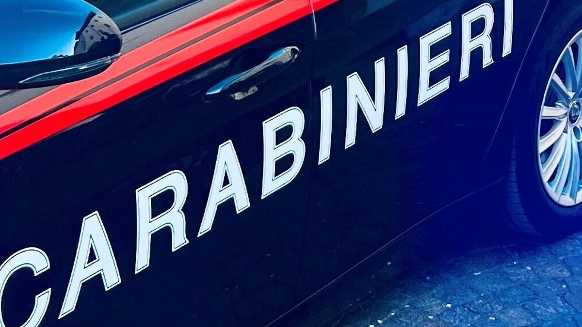 Bimbo si arrampica sul davanzale nel Casertano, salvato dai carabinieri
