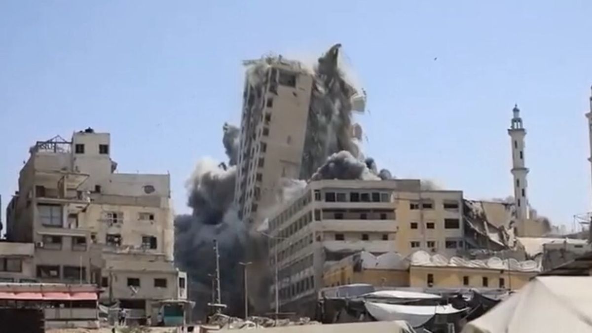 i carri armati di israele avanzano lentamente a gaza