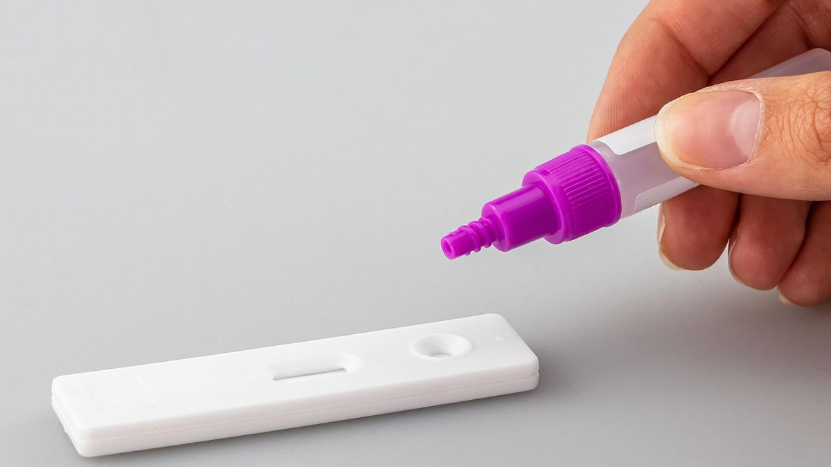 Paziente con Hiv resta positivo al Covid per oltre due anni: "L