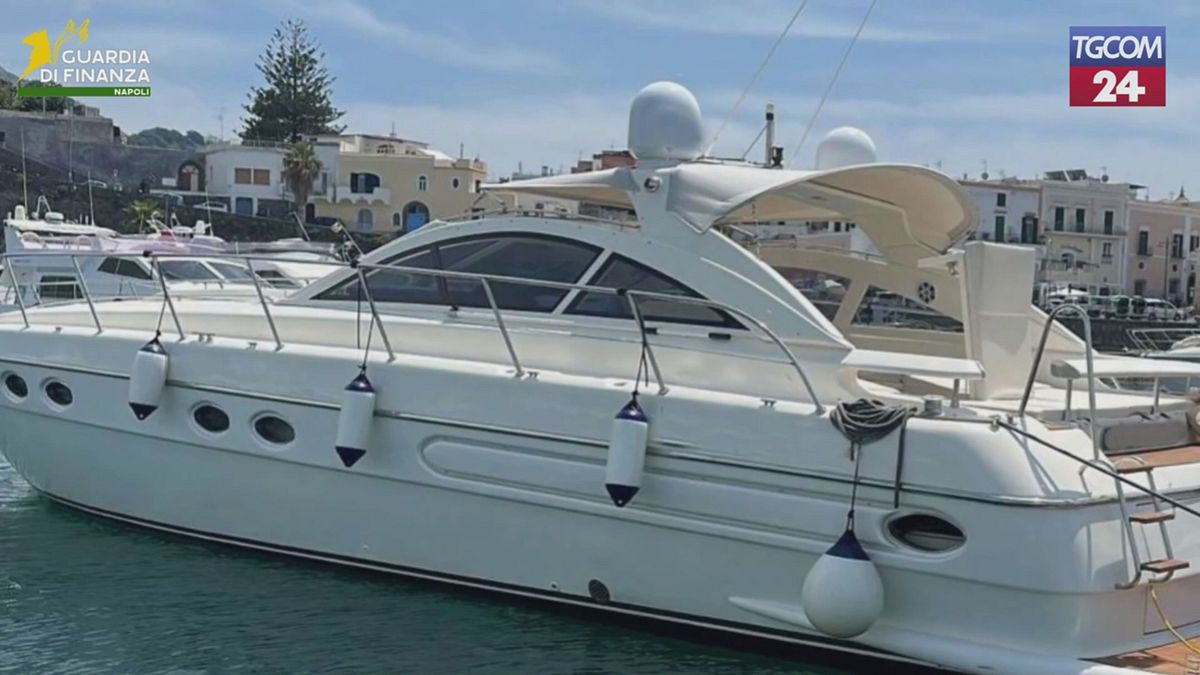 Napoli, guardia di finanza sequestra beni per 5,7 milioni di euro a tiktoker