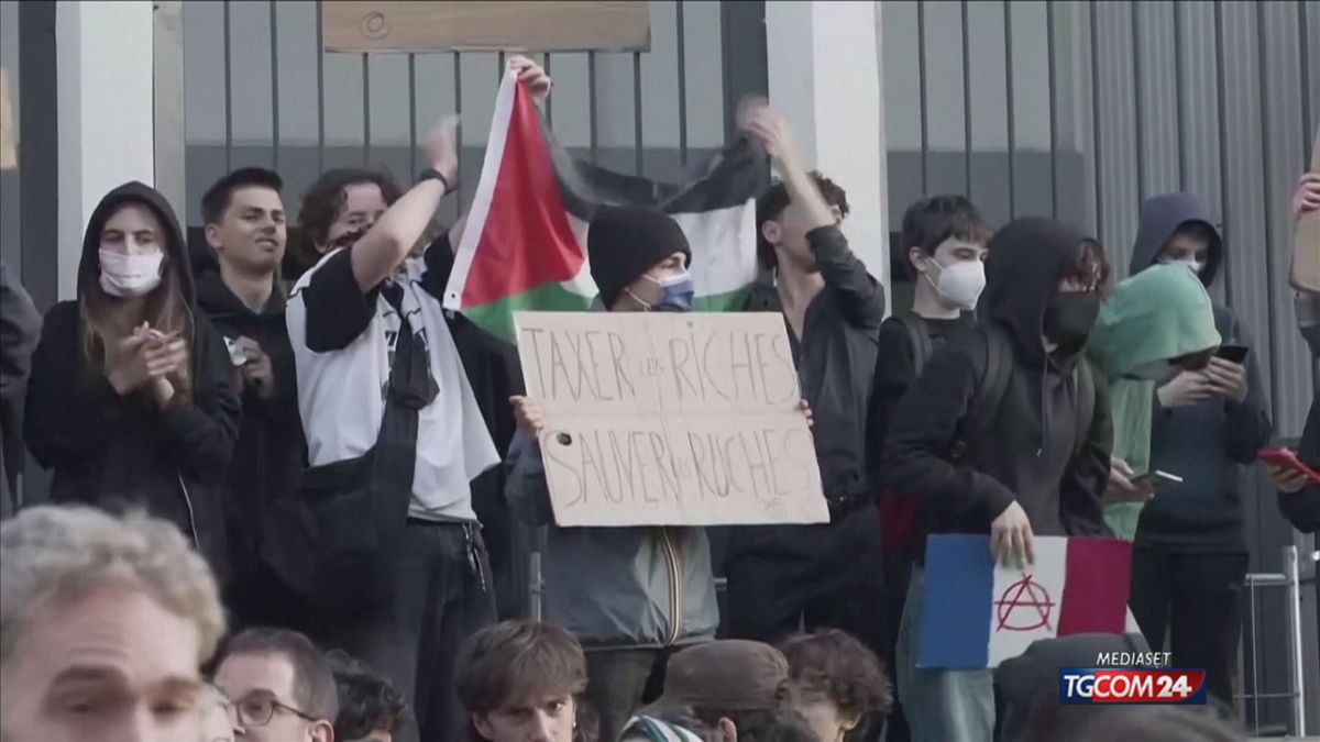 Francia, lo sciopero generale contro il nuovo governo