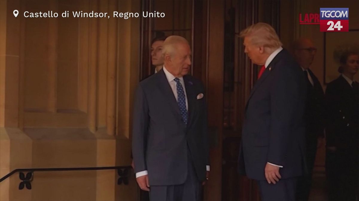 Regno Unito, Trump saluta re Carlo III prima di lasciare il Castello di Windsor