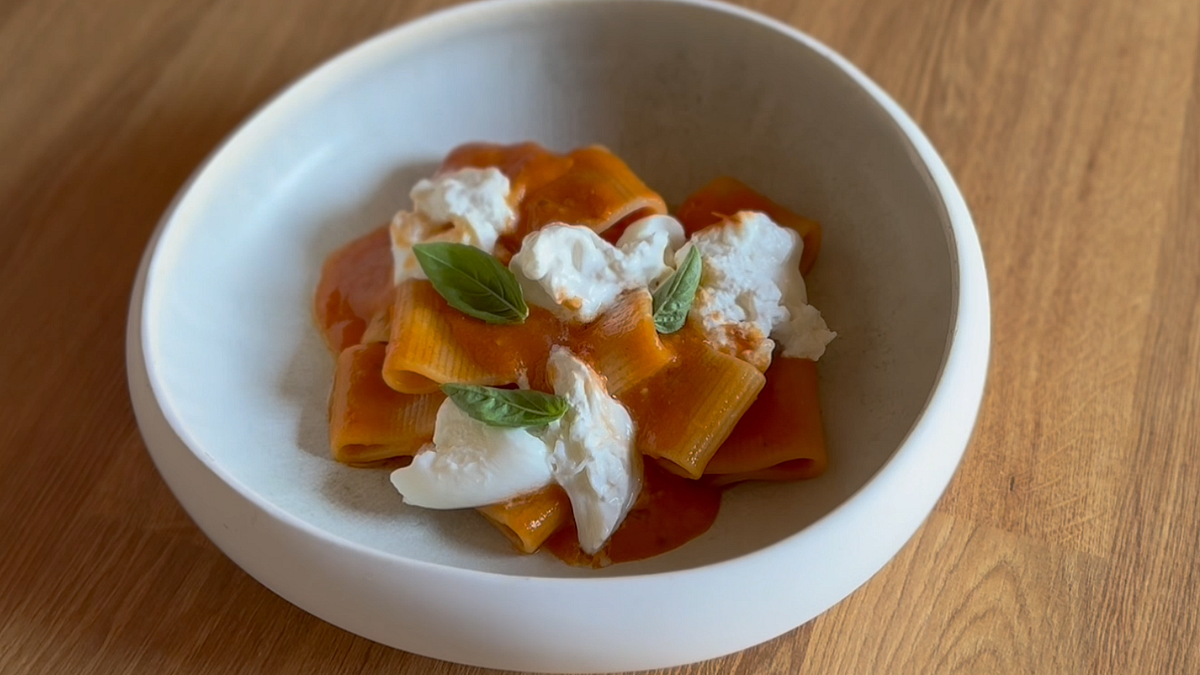 E-Food: paccheri rigati ai pomodori con burrata e basilico