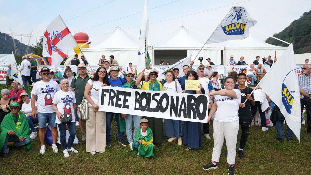 “Ücretsiz Bolsonaro” ile İsrail ve Brezilya'nın Pontida bayraklarında