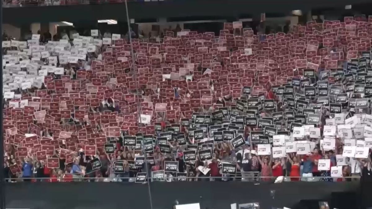 allo stadio un tripudio di cartelloni per kirk