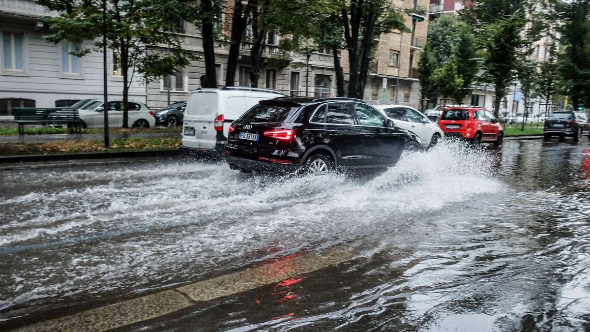 maltempo allerta arancione in lombardia e liguria forti temporali a milano
