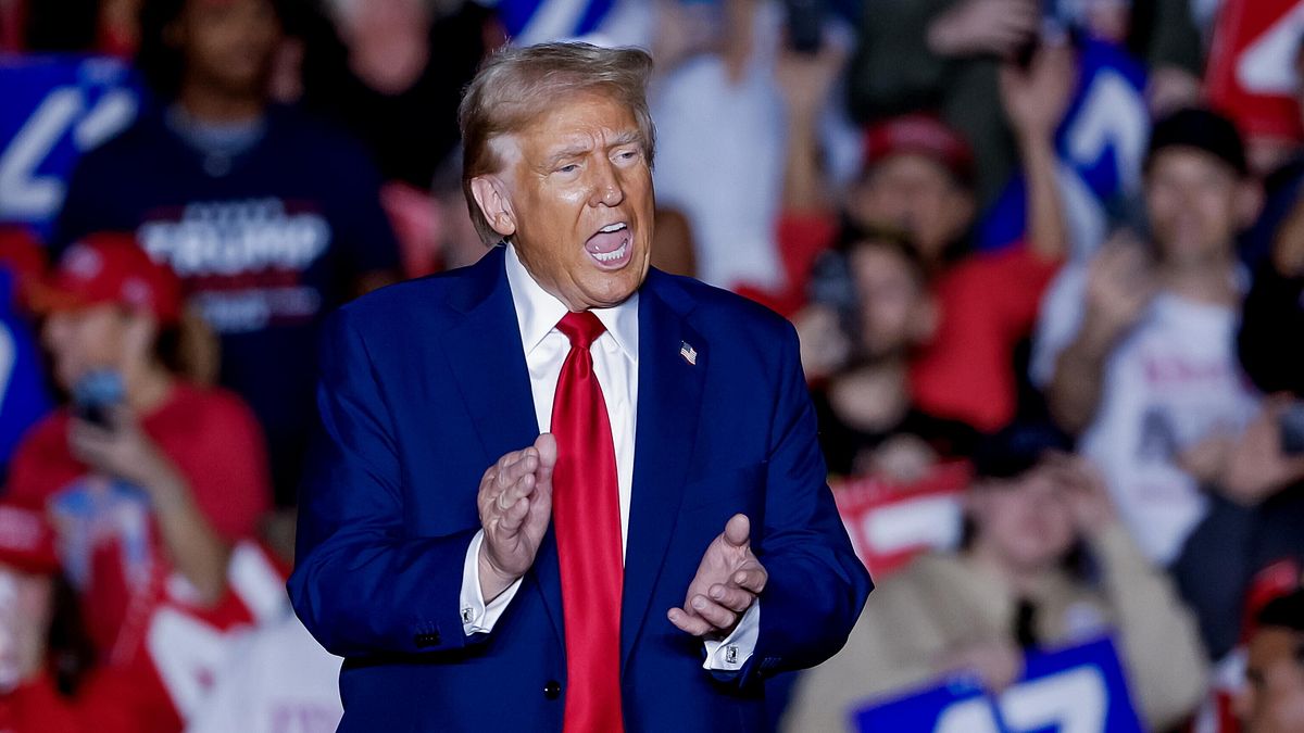 Trump firma il decreto per dichiarare Antifa gruppo terrorista