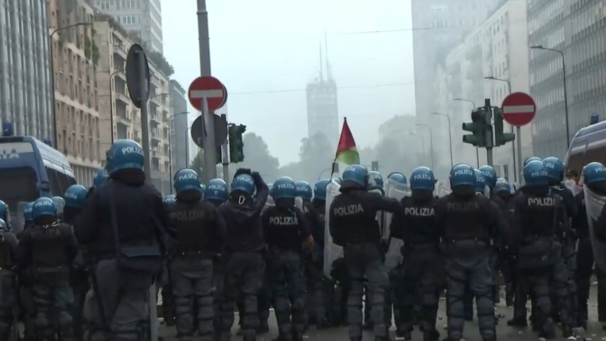 Corteo pro Pal a Milano, gli scontri in via Vittor Pisani