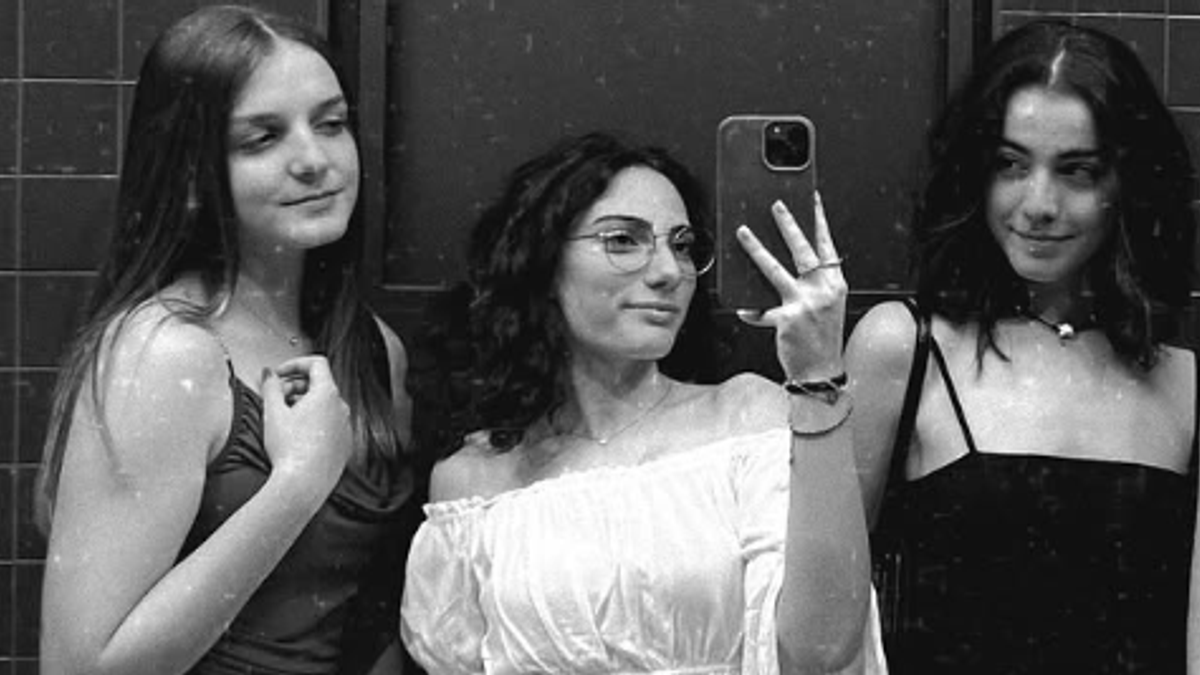 ragazze travolte e uccise nel lecchese l amica sopravvissuta vivr242 per voi sarete sempre nel mio cuore illesa perch233 camminava dietro e smanettava con il telefonino