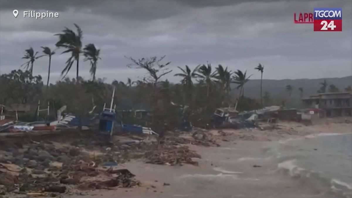 Filippine, tifone Ragasa viaggia a 300 km/h: danni nel nord del Paese