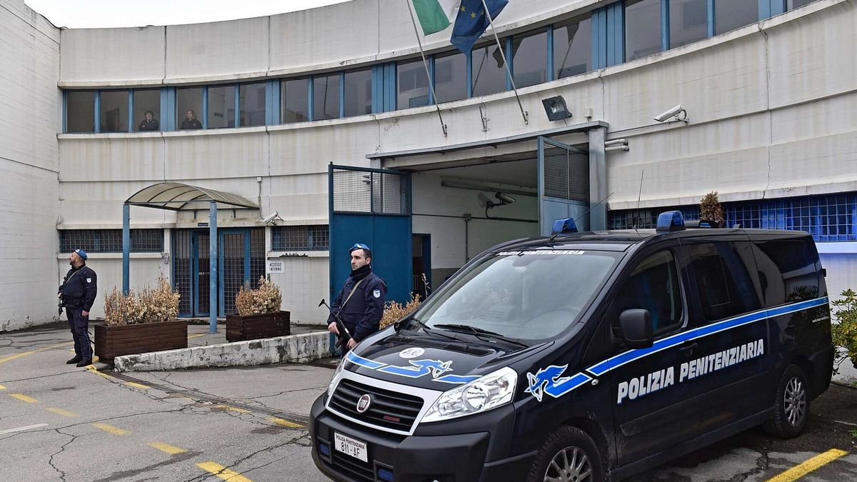 prato scarcerata la professoressa che ebbe figlio con un allievo 15enne