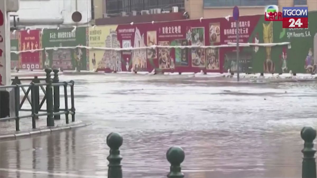Macao, le strade invase dall