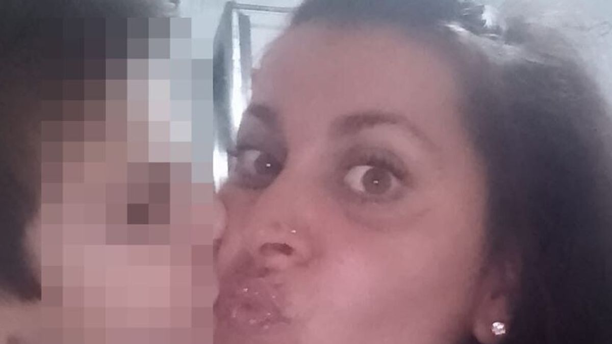 travolta mentre attraversa la strada con il figlio 34enne morta a fiumicino
