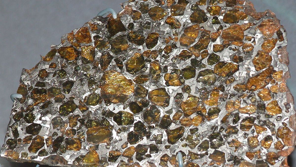 Libia: oltre tremila dollari grazie a un meteorite: il mercato nero cresce sui social