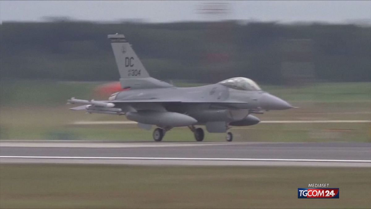 Cinque aerei russi intercettati dai caccia della Nato vicino alla Lettonia