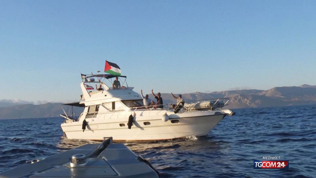 Flotilla,"la Farnesina agli italiani a bordo: "Sconsigliato proseguire"