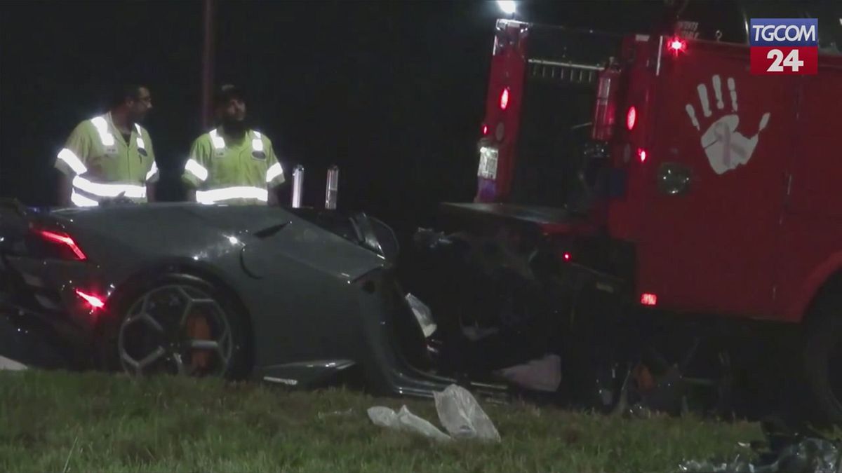 orlando lamborghini si schianta sotto un camion auto distrutta