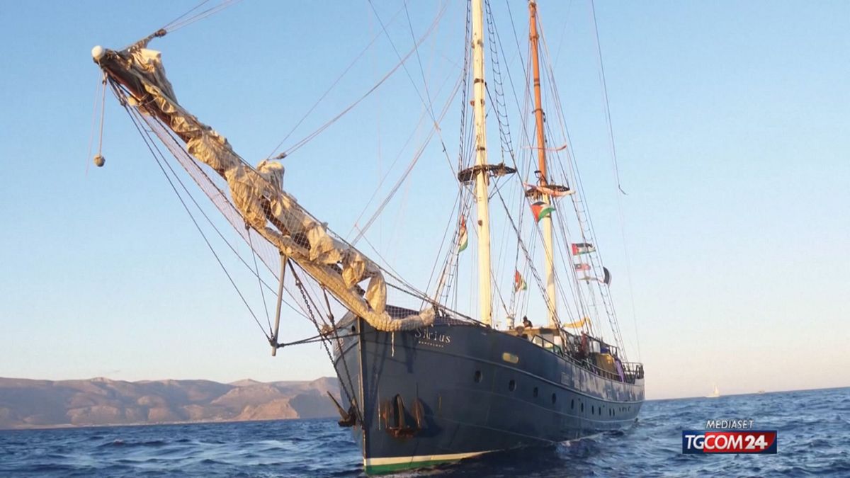Filla Akdeniz'deki geçişi sürdürüyor