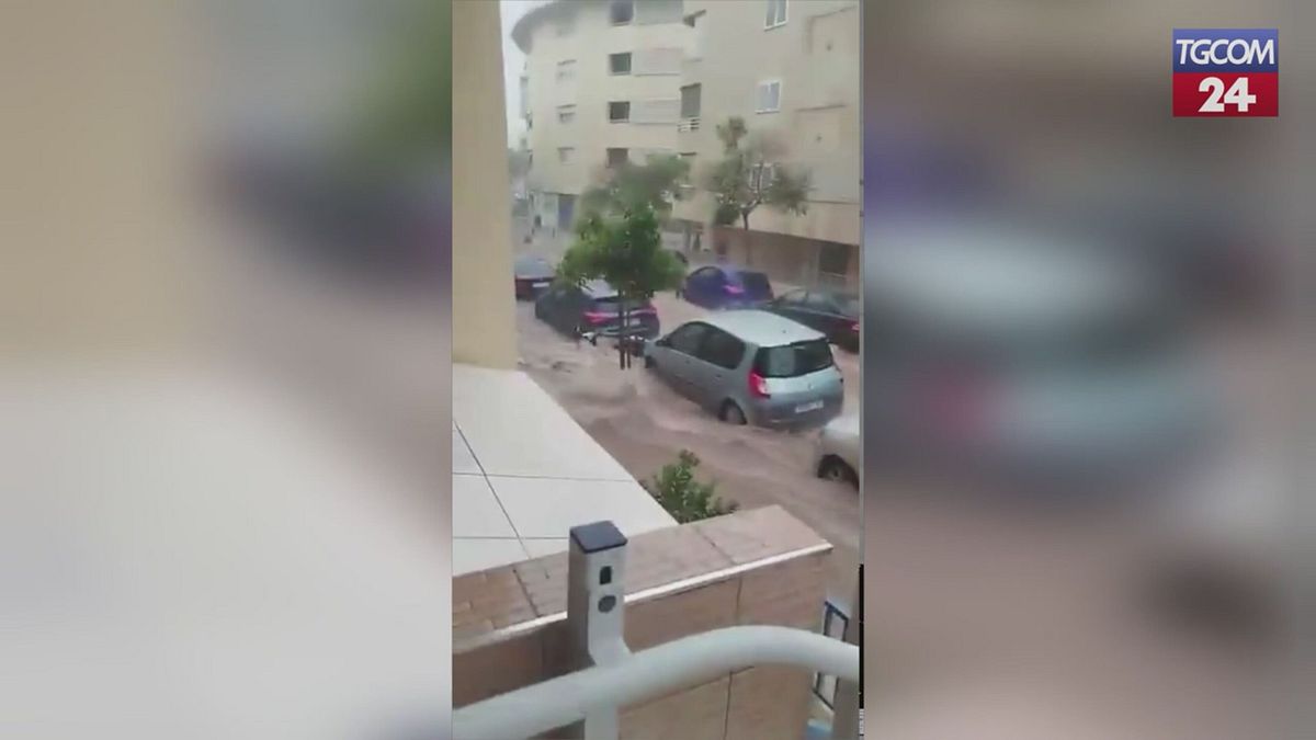 maltempo in spagna allagamenti e disagi a ibiza