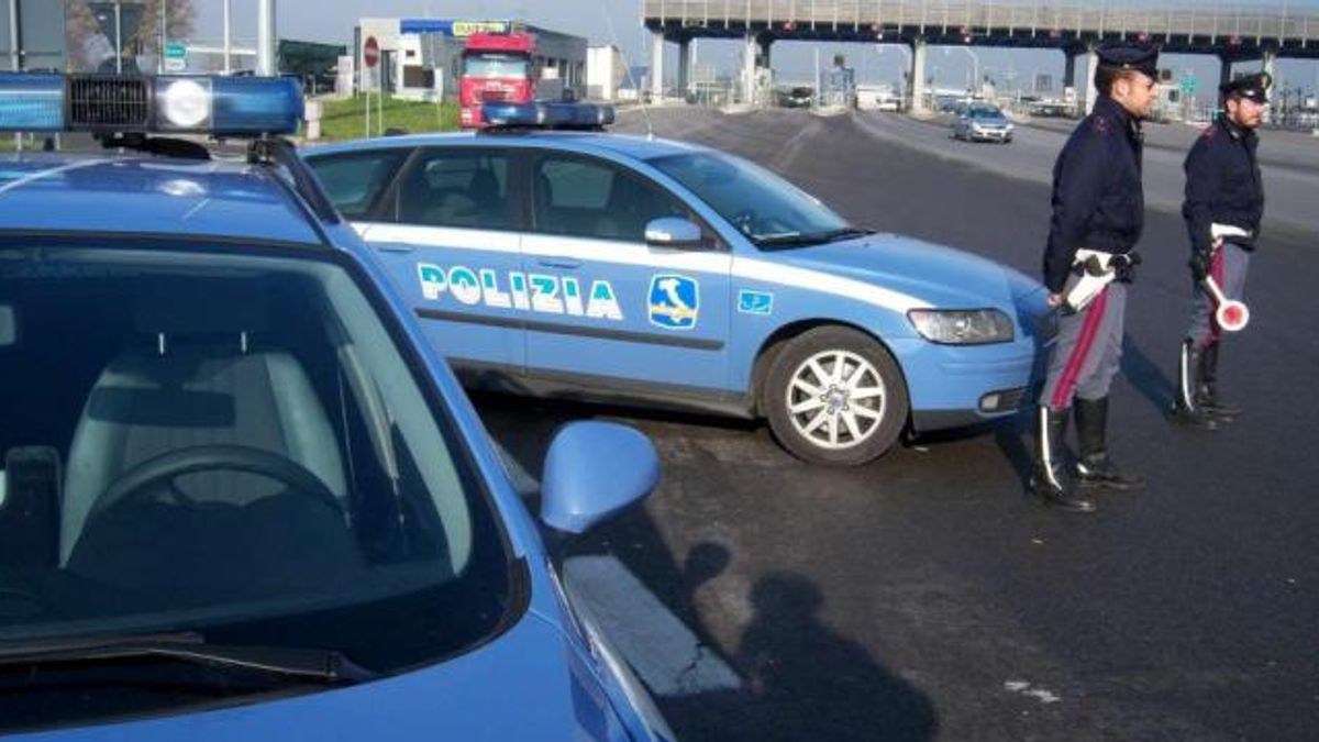 Caos al casello Roma Nord, auto senza conducente in corsa: interviene la polizia