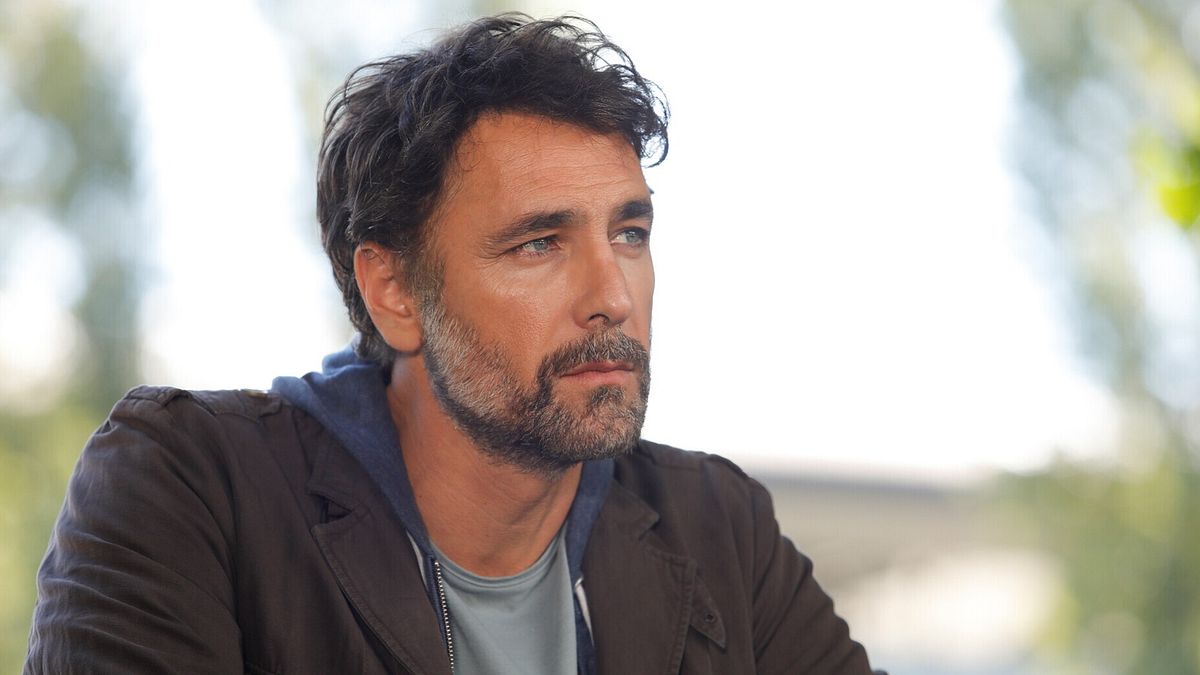"Occhi spaccanti", la frase tormentone di Raoul Bova potrebbe diventare una linea di occhiali | L