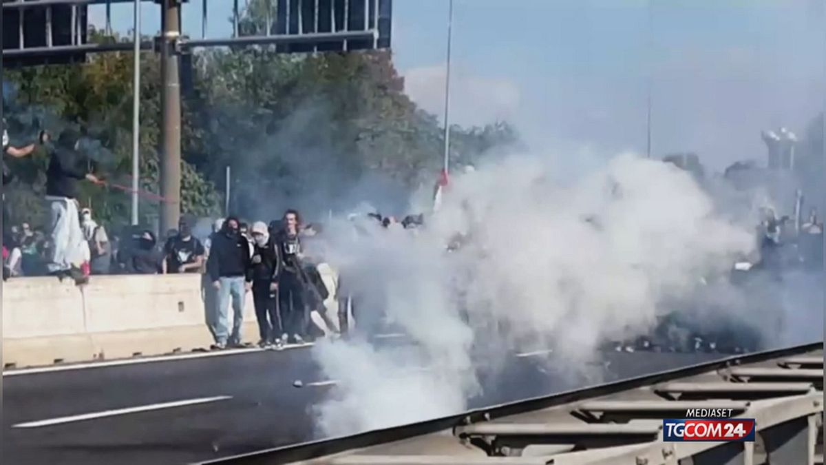 A Bologna manifestanti pro Pal in tangenziale e autostrada