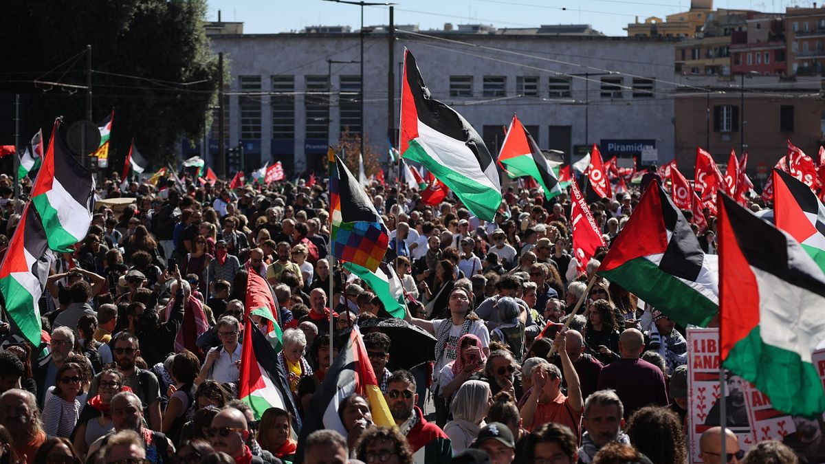 Gaza, grande manifestazione pro Pal a Roma: "Siamo oltre 600mila" | Sequestrate maschere antigas e mazze su auto e pullman