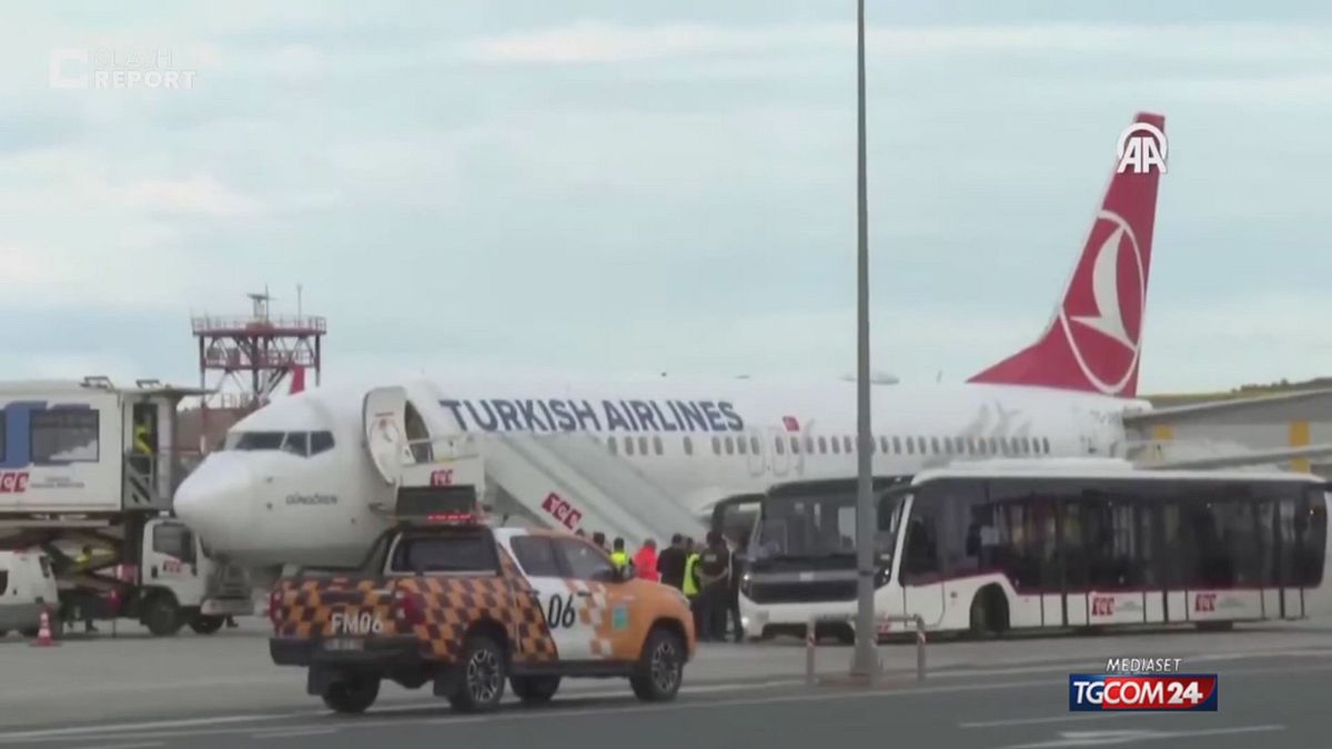 flotilla l aereo con i 26 italiani 232 atterrato a istanbul