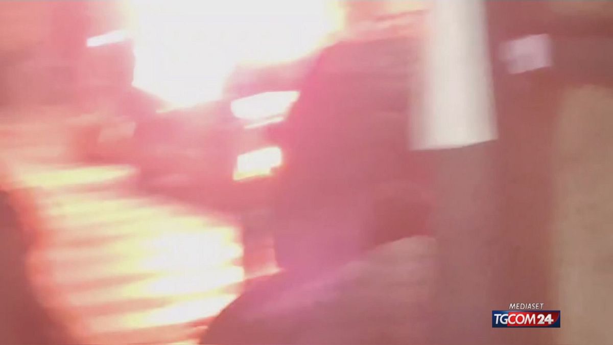 corteo pro pal scontri in via merulana in fiamme un auto della polizia