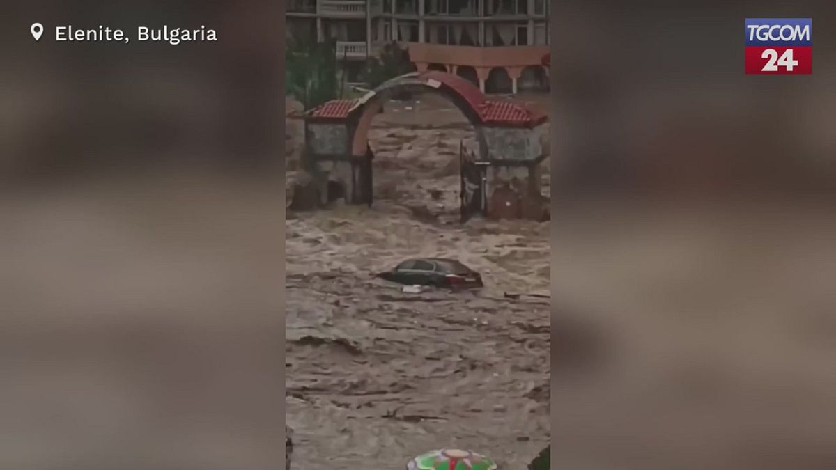 Bulgaria, alluvione a Elenite: sommersi hotel e abitazioni