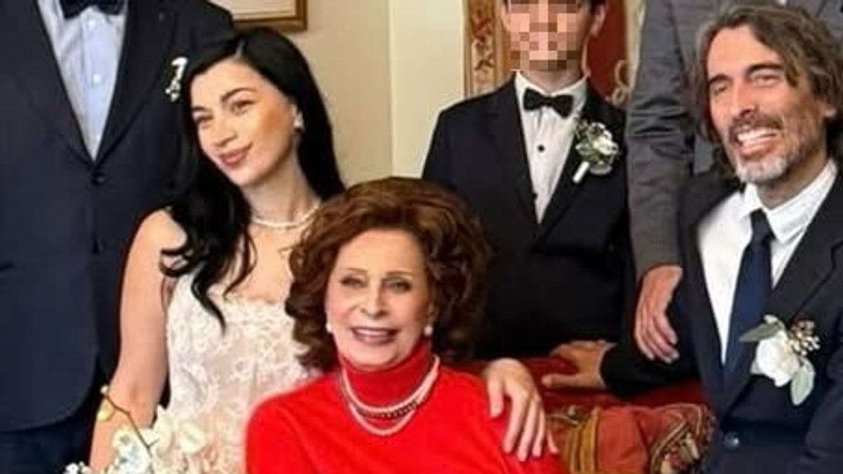 Il figlio di Sophia Loren si è sposato, sui social la foto di famiglia